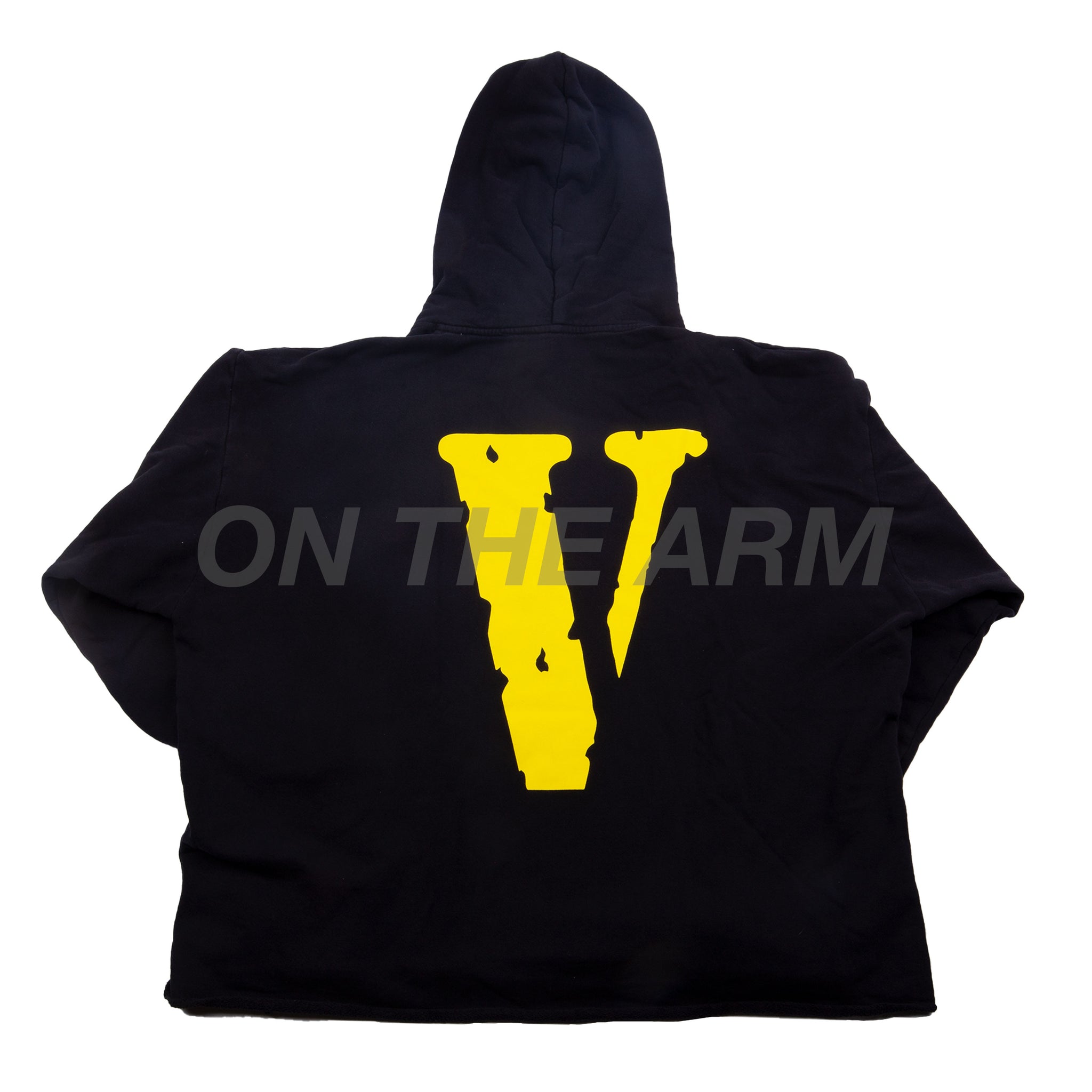 VLONE イエローフード付きジャケット 黒刺繍ロゴ入り VLONE イエローフード付きジャケット 黒刺繍ロゴ入り VLONE(ヴィー